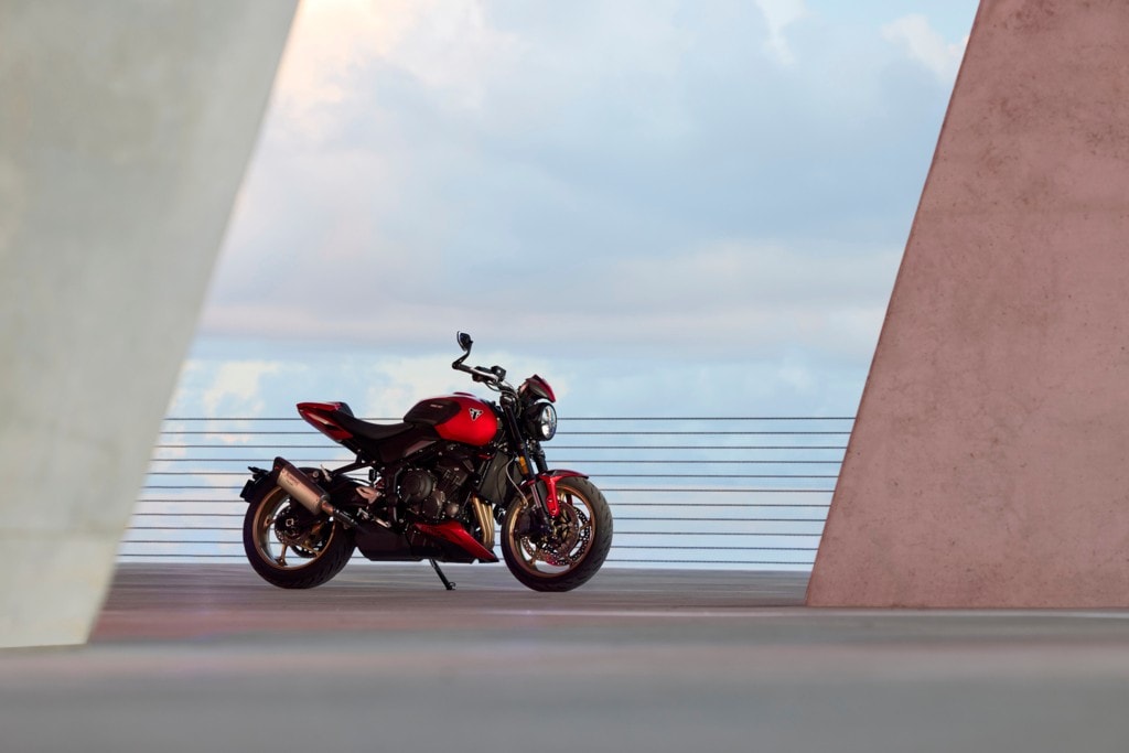 Triumph presenta la nuova roadster Trident 800 a EICMA 2025